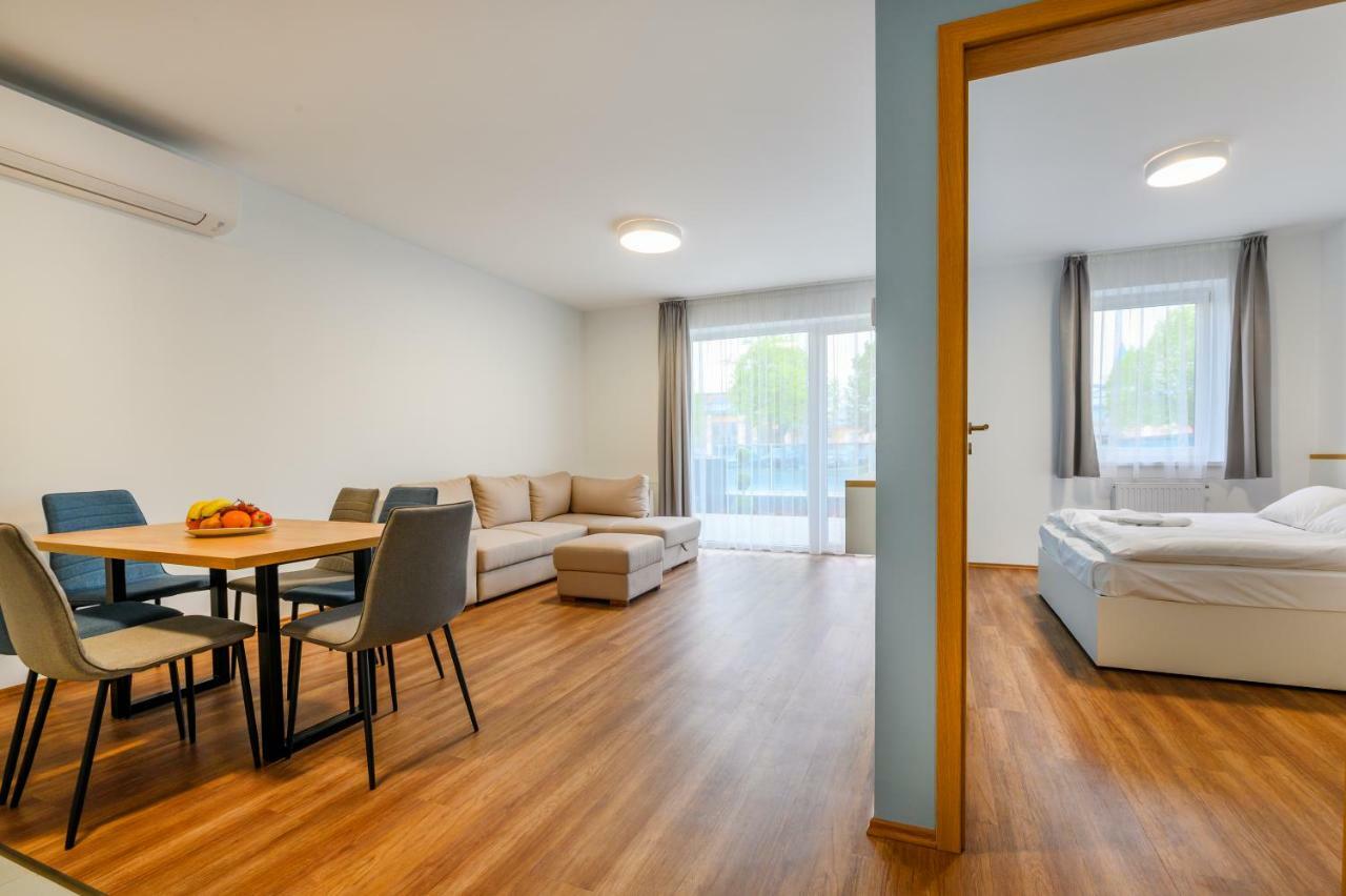 Berill Suites Sarvar Luaran gambar