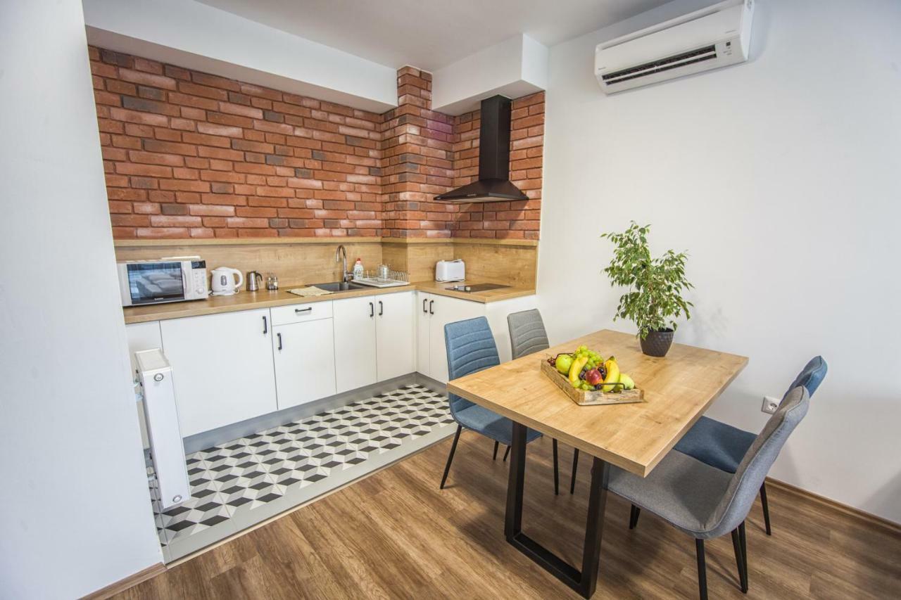 Berill Suites Sarvar Luaran gambar
